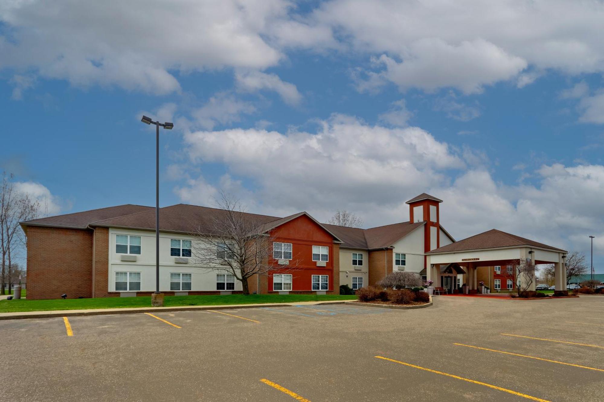 Holiday Inn Express & Suites Bad Axe, An Ihg Hotel Exterior photo